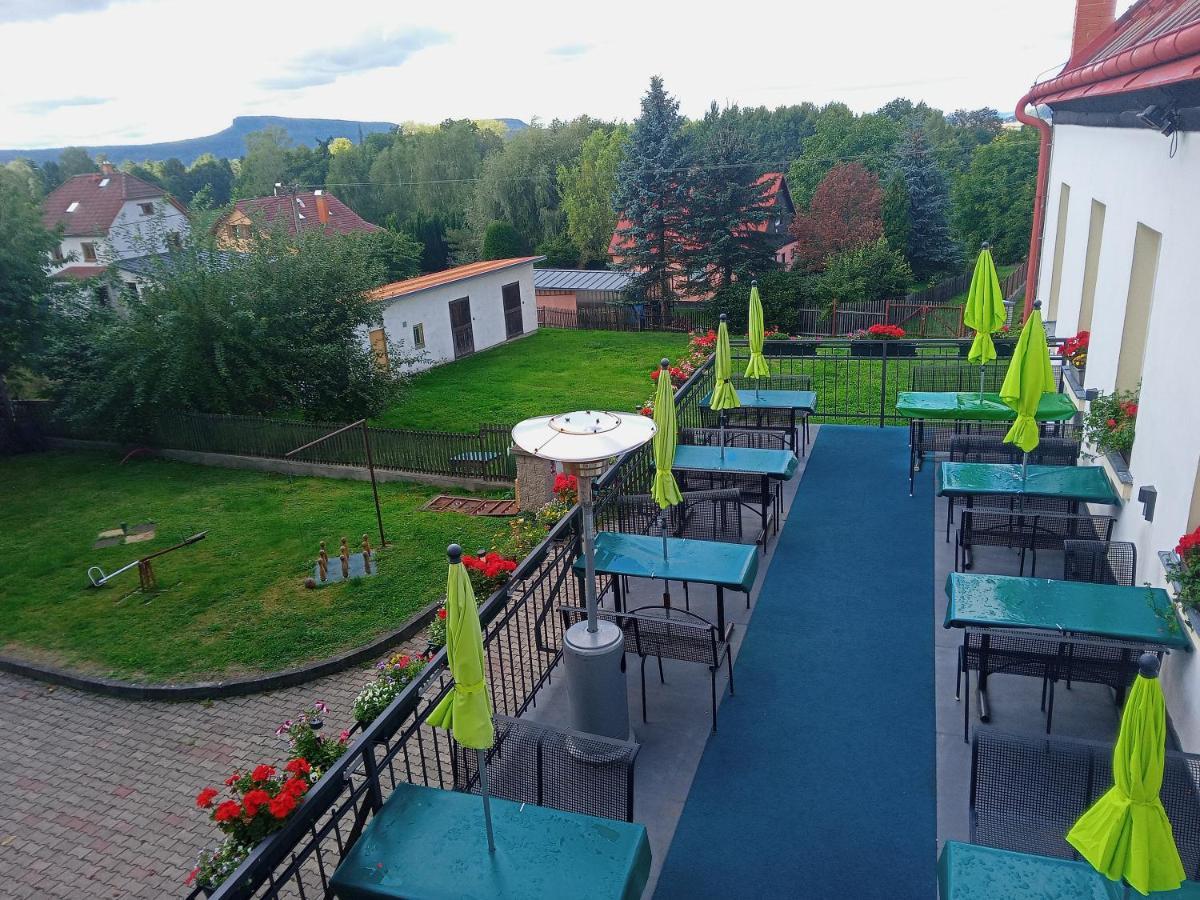 Hotel U Zeleneho Stromu - Zum Gruenen Baum Hřensko Kültér fotó