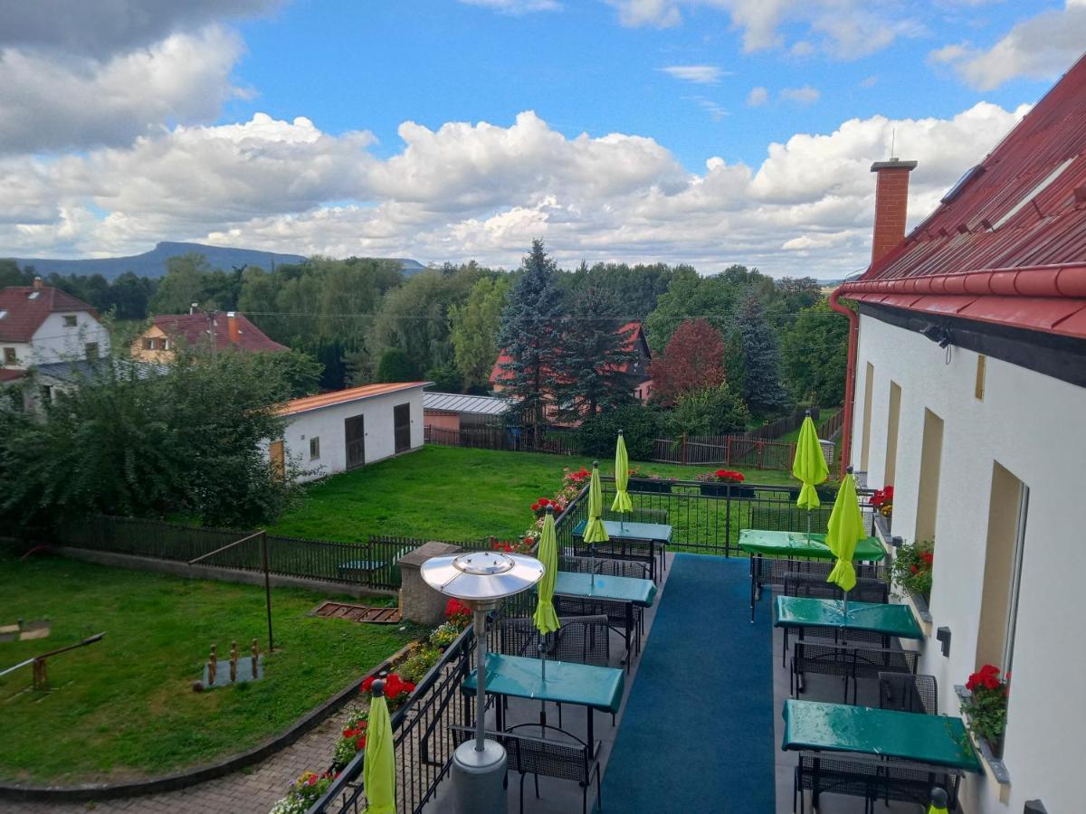 Hotel U Zeleneho Stromu - Zum Gruenen Baum Hřensko Kültér fotó