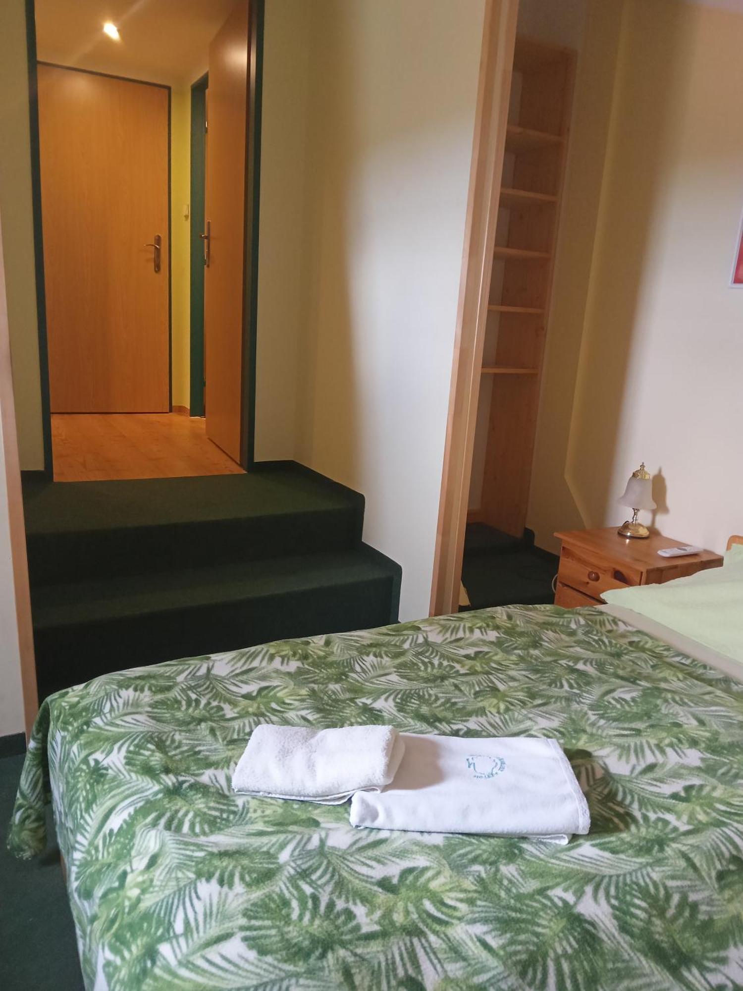 Hotel U Zeleneho Stromu - Zum Gruenen Baum Hřensko Kültér fotó