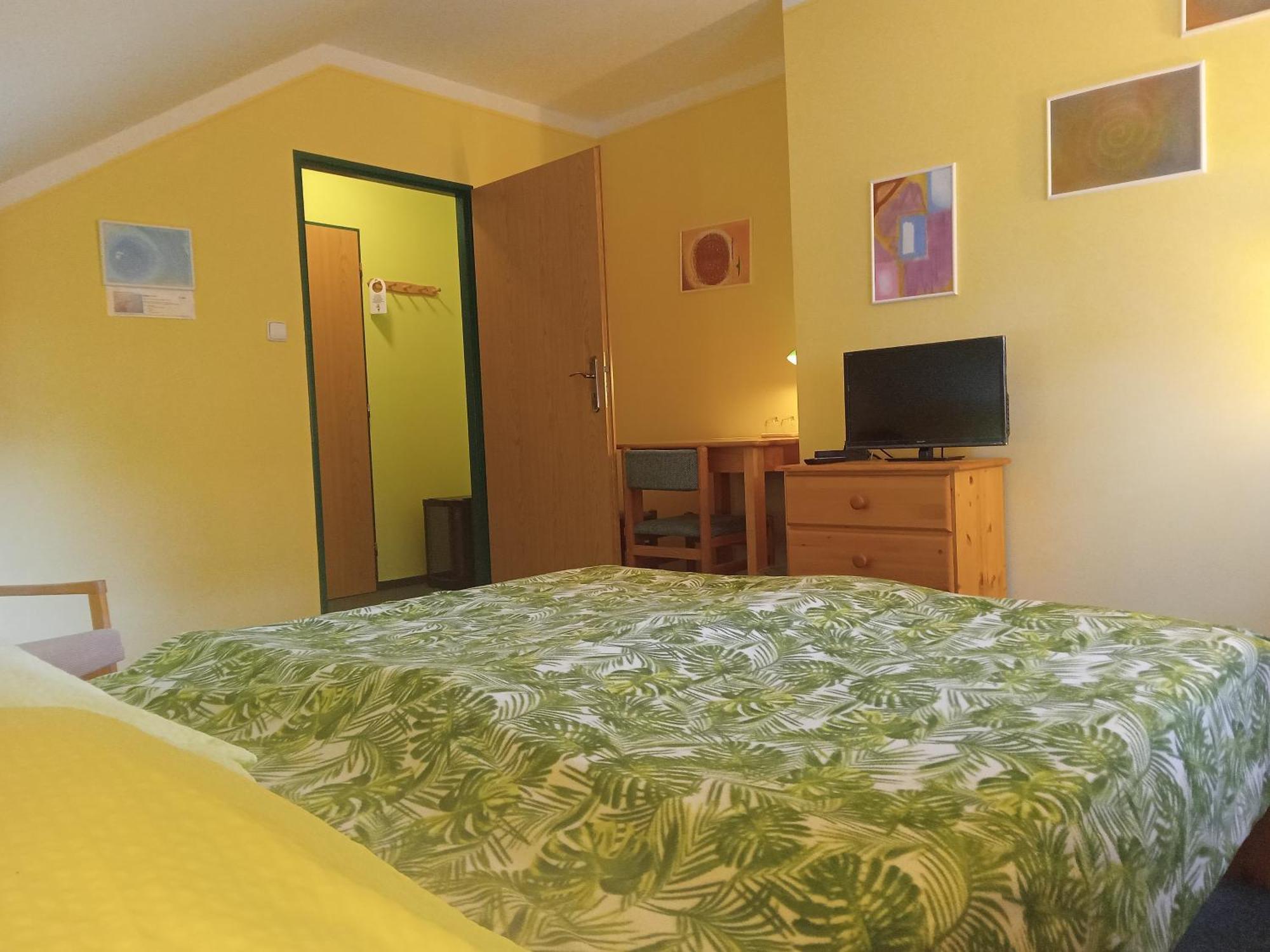 Hotel U Zeleneho Stromu - Zum Gruenen Baum Hřensko Kültér fotó